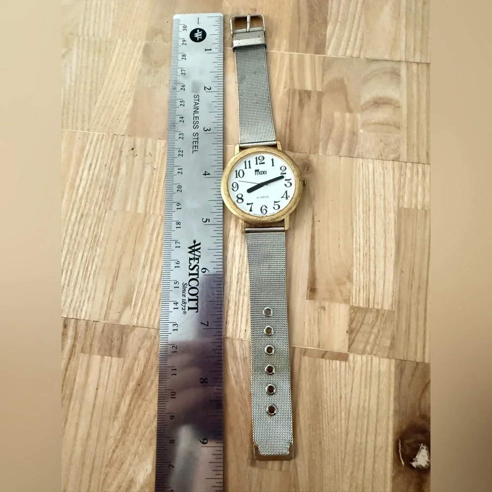 Vintage retro Maxiaids two tone large numbers low vision watch NEW BATTERY